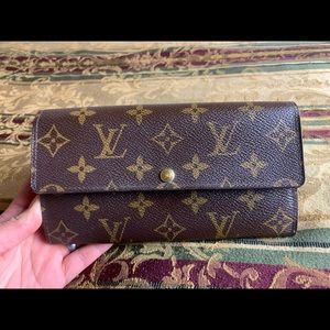 Authentic Louis Vuitton Sarah Wallet